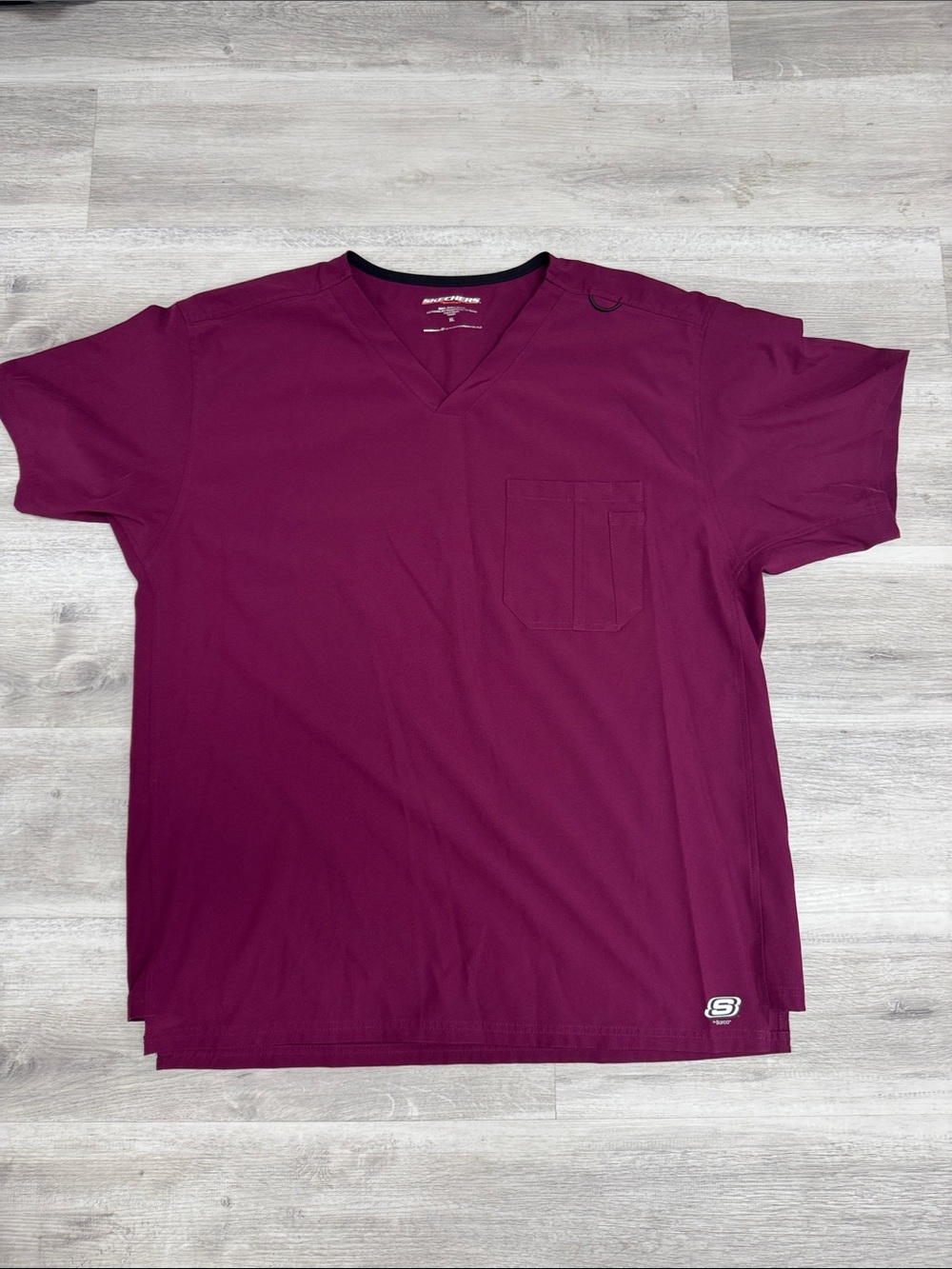 Skechers Men’s V-Neck Short Sleeve Top in Berry